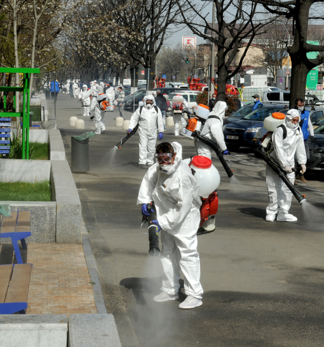 Dezinfecție ca-n China în Sectorul 4. Cum arată echipajele de combatere a infecțiilor cu coronavirus
