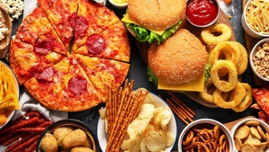 Patru zile de „junk food” pot afecta memoria. Ce au descoperit cercetătorii despre creier