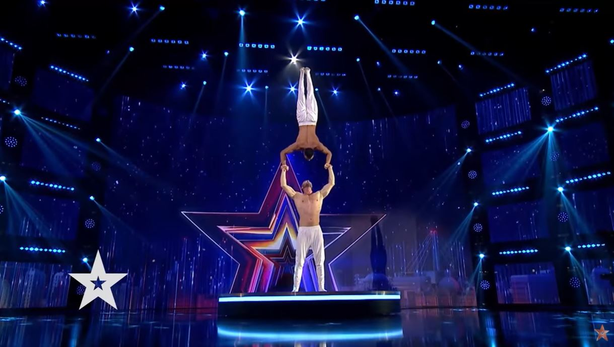 Andra și Alexandra Dinu “s-au duelat” pentru doi acrobați care au făcut un spectacol incendiar la Românii au Talent: “De ce vorbești tu acum?” | VIDEO