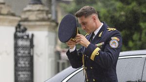 Ionuț, ofițerul SPP care îl păzea pe Nicușor Dan, ar fi fost retras din funcție. Ce a pățit tânărul agent