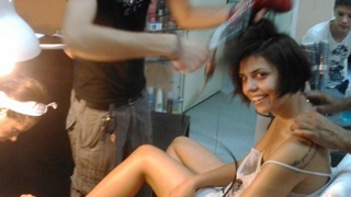 Andreea Popescu este frumoasa si fara machiaj! Vezi imagini din timpul unei beauty session cu ea!