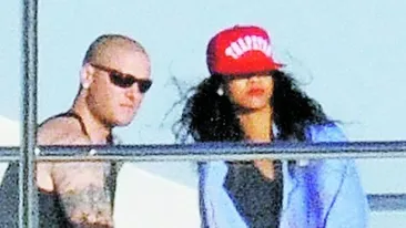 Rihanna isi testeaza pretendentii in Sardinia - Cu un tatuat pe iaht