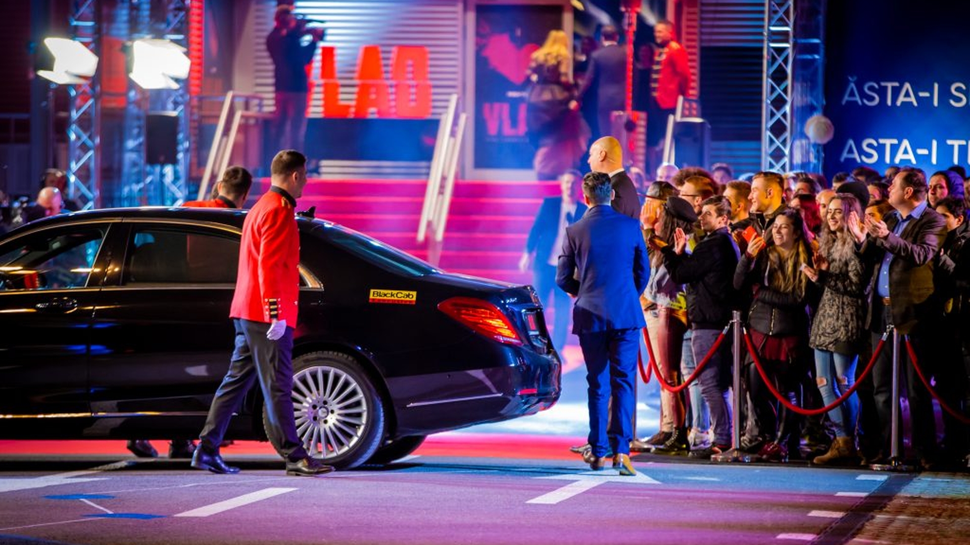 Apariție fabuloasă în mașini BlackCab la premiera filmului ”Vlad”!