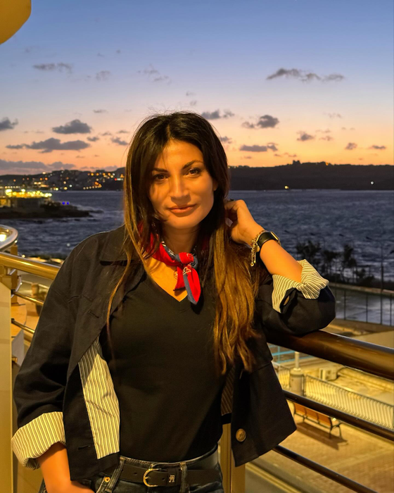 Uluitor! Ioana Ginghină e măritată, dar cererile în căsătorie curg la greu! Și nu e totul… : ”Ce ți-aș pupa corpul ăla al tău!”