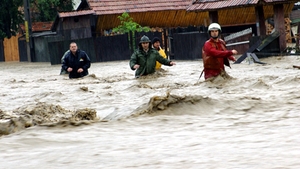 E PRAPAD in sudul tarii! COD PORTOCALIU de inundatii, sute de oameni evacuati! O persoana a murit