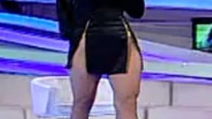Au sau n-au chiloti? Vezi secretul cel mai bine pazit dintre picioarele divelor care starnesc controverse in rochii transparente
