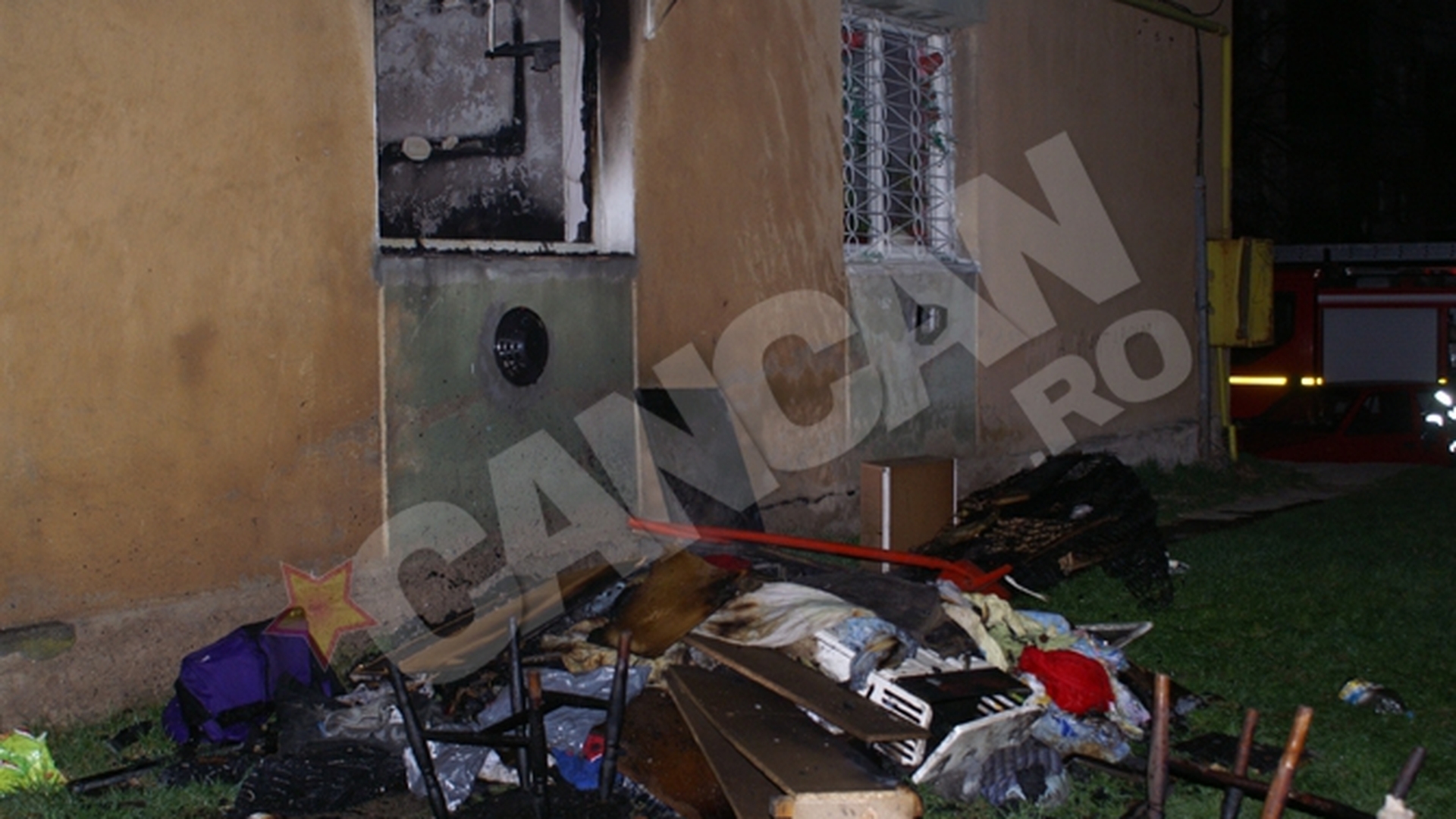 A ramas doar cu pijamalele din incendiul care i-a mistuit garsoniera