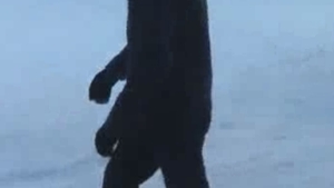 Explozie de oameni pe pârtiile de pe Valea Prahovei! Vezi cum a putut un tânăr să vină îmbrăcat la schi!