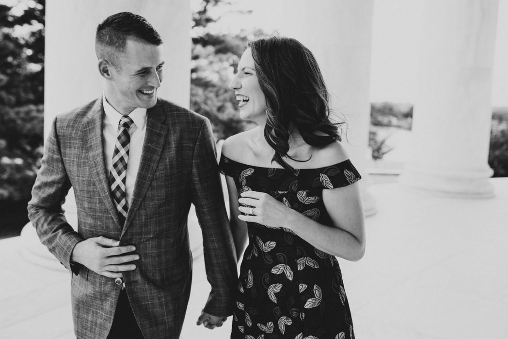 Povestea de dragoste care sfidează orice regulă! S-au căsătorit după ce s-au cunoscut pe Tinder, deşi ambii erau ofiţeri în armată şi se aflau la mii de kilometri unul de altul