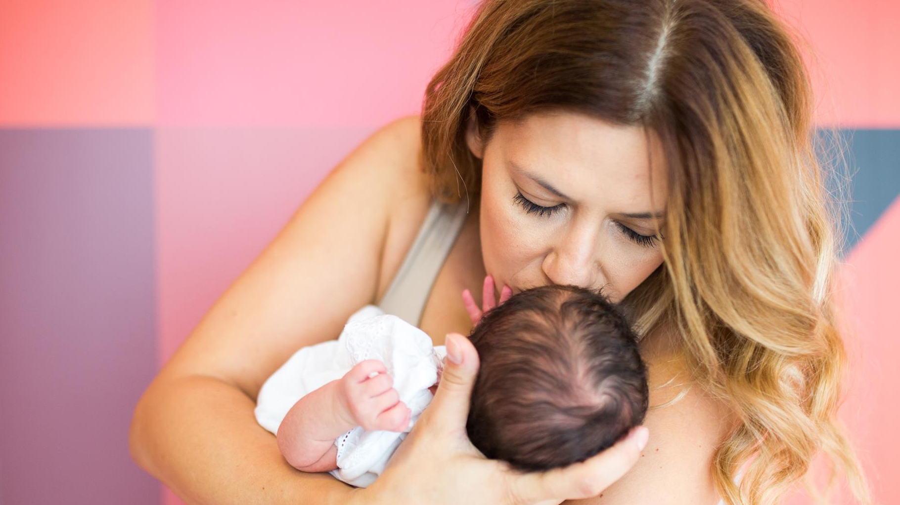 AMALIA ENACHE a dat cărţile pe faţă despre tatăl fetiţei ei. Cum a reacţionat când a văzut-o pe micuţă: „S-a oprit din plâns şi...“