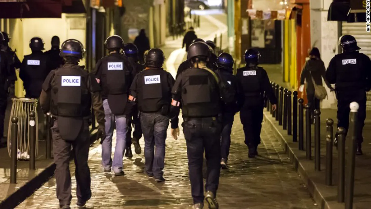 Atentatele teroriste din Paris, vazute prin ochii unui roman. Vezi ce se intampla acum in capitala Frantei