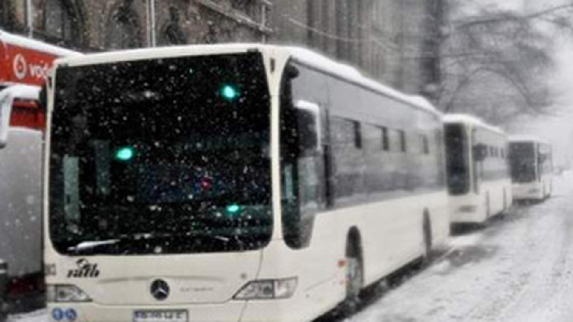 Liniile de autobuze 106, 421 si 312 circula pe trasee modificate din cauza carosabilului impracticabil!