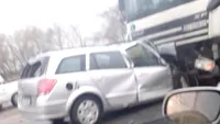 Accident tragic în Argeș. Un autoturism a intrat în coliziune cu un TIR. Șoferul a decedat pe loc