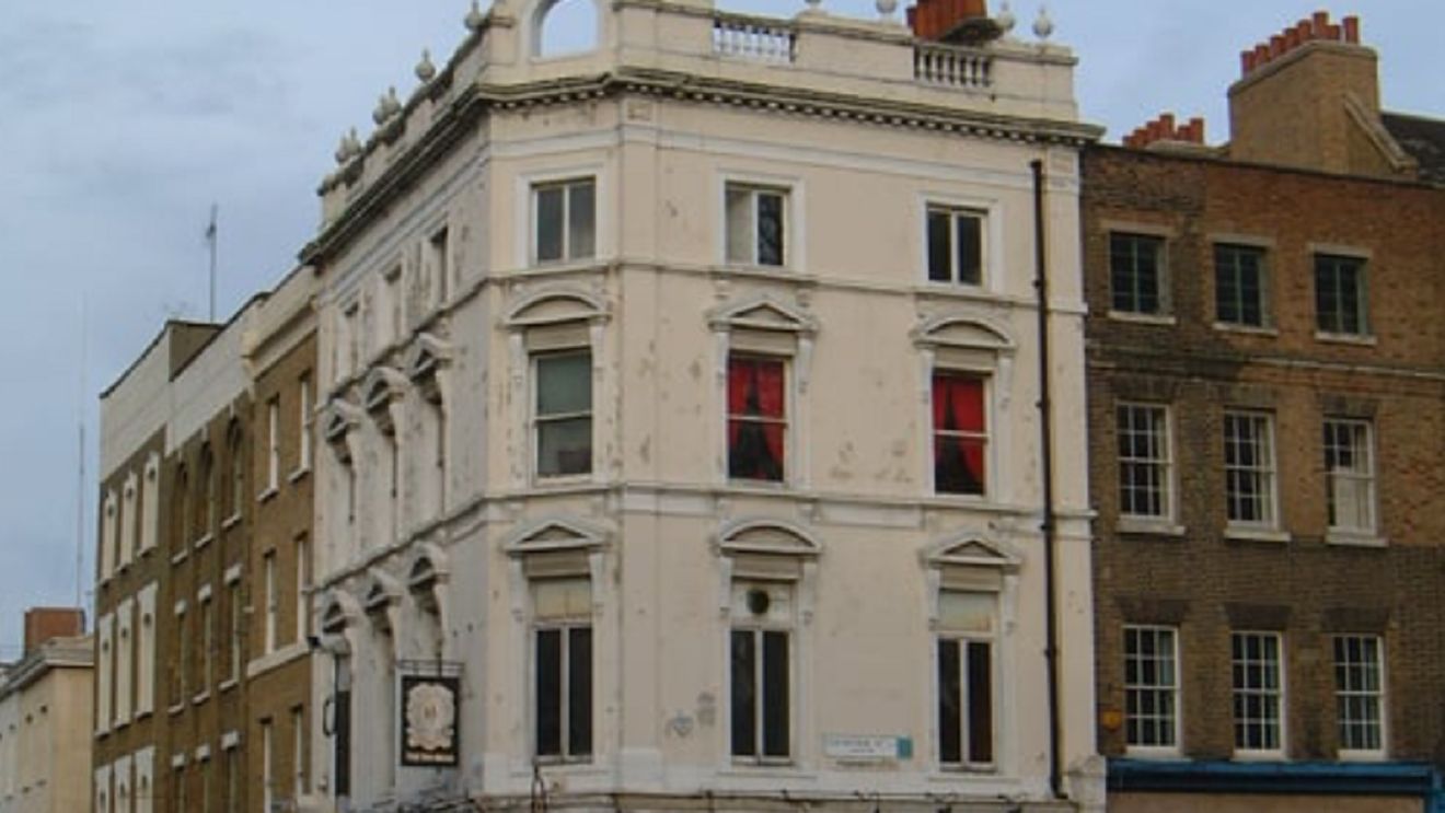 „Barul lui Jack Spintecătorul” din Londra, scos la vânzare. Victimele celebrului criminal au fost văzute ultima oară aici