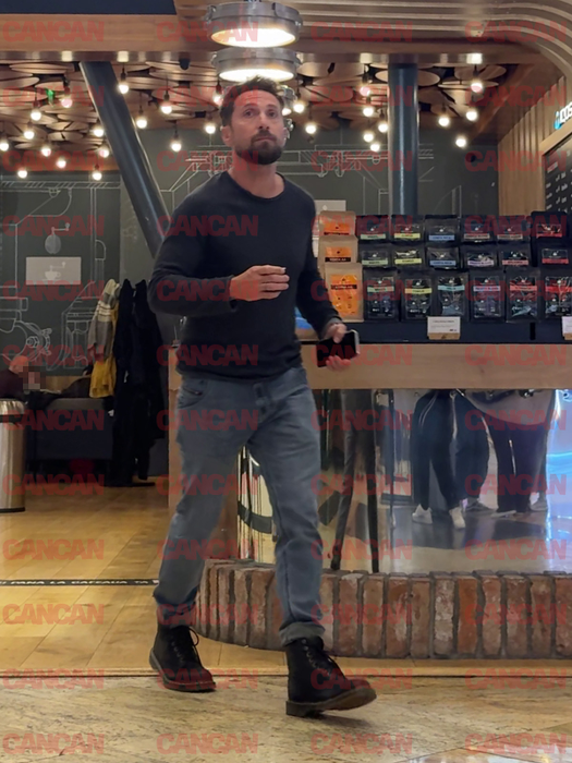 Dani Oțil la plimbare în mall