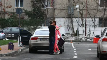 La inceput de an, Madalina Pamfile a “calcat stramb”. Vezi cu ce fotbalist s-a sarutat bruneta chiar la “Poarta Sarutului”