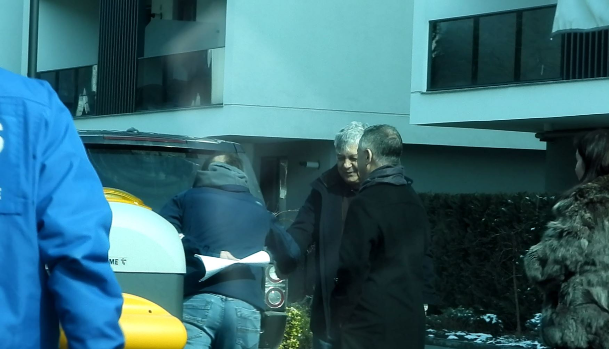 Mircea Lucescu s-a întors în România și a fost asaltat de prieteni, dar și de necunoscuți