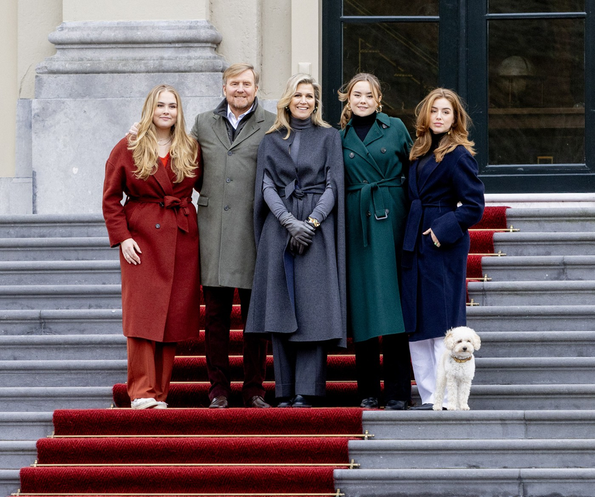 Prințesa Amalia, alături de membrii Curții Regale