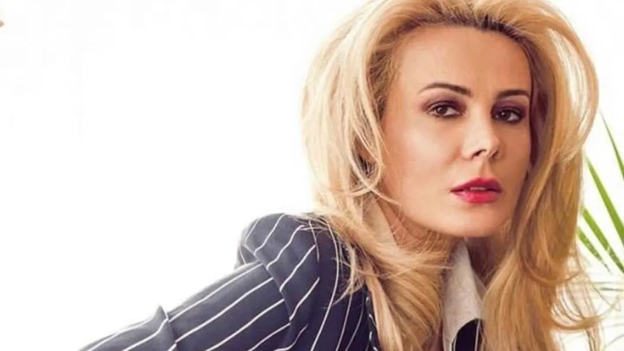 Dana Săvuică a fost curtată de nume mari din showbiz-ul românesc! Cine a încercat să ajungă la ea și pe cine a refuzat