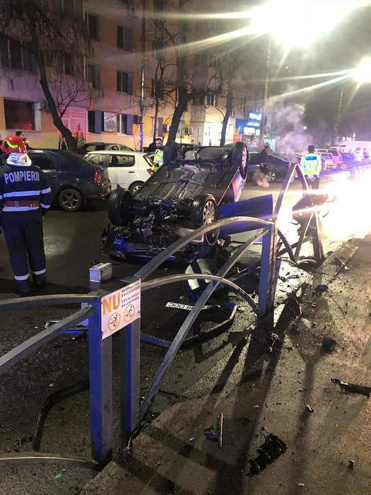 Rupt de beat, inspectorul ANAF a urcat la volan și a ajuns cu roțile în sus! Martorii s-au crucit când l-au scos din mașină