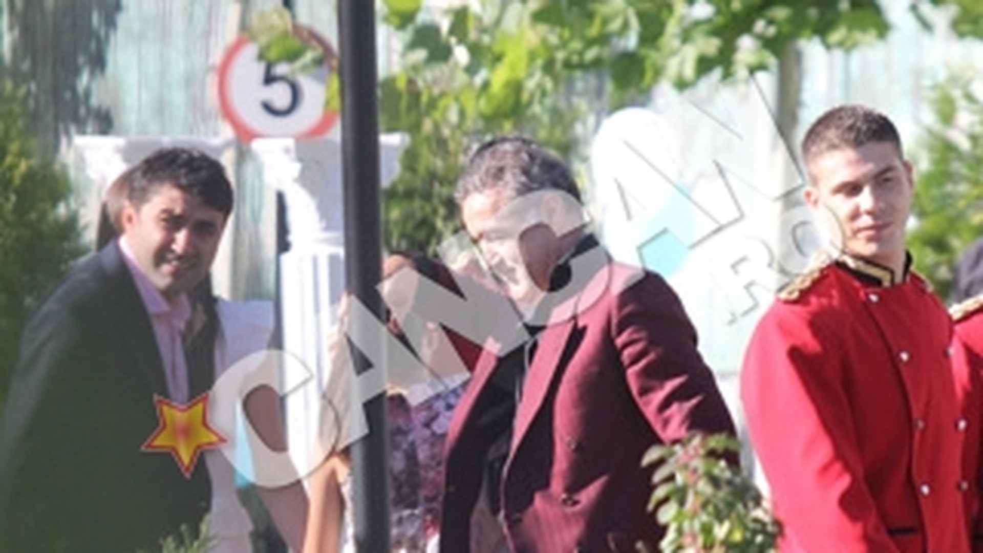 A lasat botezul balta pentru a se uita la meciul lui Dinamo! Cristi Borcea nu se poate desprinde de echipa de suflet
