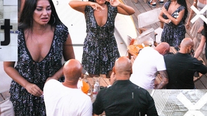 Câștigătoarea de la Survivor l-a “survolat” în club pe fostul “vultur de noapte”. I-am filmat pe Elena ex-Mandinga și Giani Kiriță în timp ce...