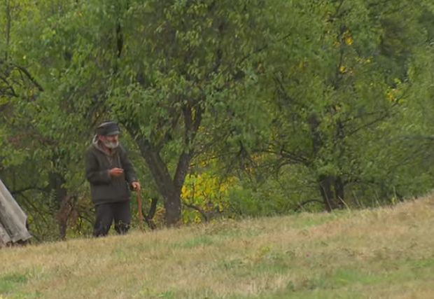 Au murit la un an de la filmări! E cutremurător ce au găsit reporterii TVR în satele izolate din România VIDEO