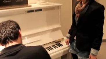 VIDEO Uite-o pe Inna cantand live impreuna cu tour managerul ei