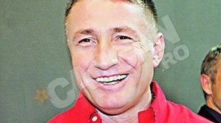 Iubitul Simonei Sensual este in al noualea cer de cand blonda si-a injectat acid hialuronic: "Buzele ei se deschid ca doua petale"