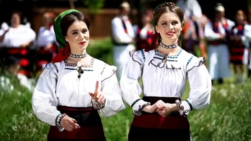 Cine sunt Suzana și Daciana Vlad, gemenele folclorului românesc. Prin ce dramă au trecut interpretele de muzică populară din Maramureș