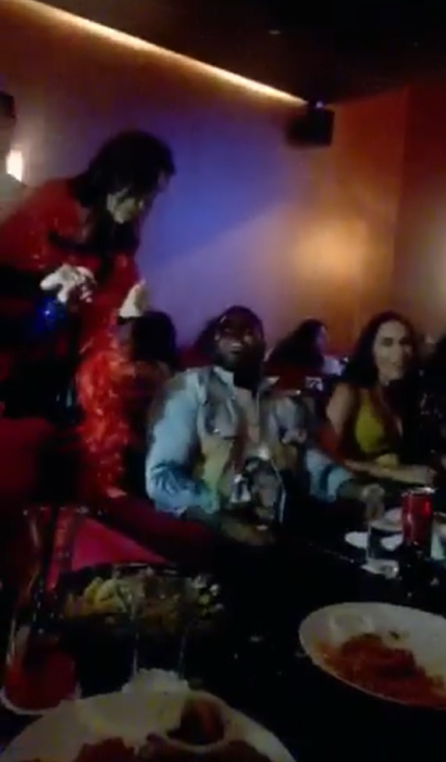 Româncele lui Mayweather l-au dat gata și pe Jason Derulo