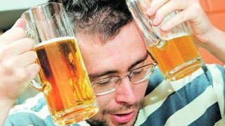 Romanii beau prea mult alcool