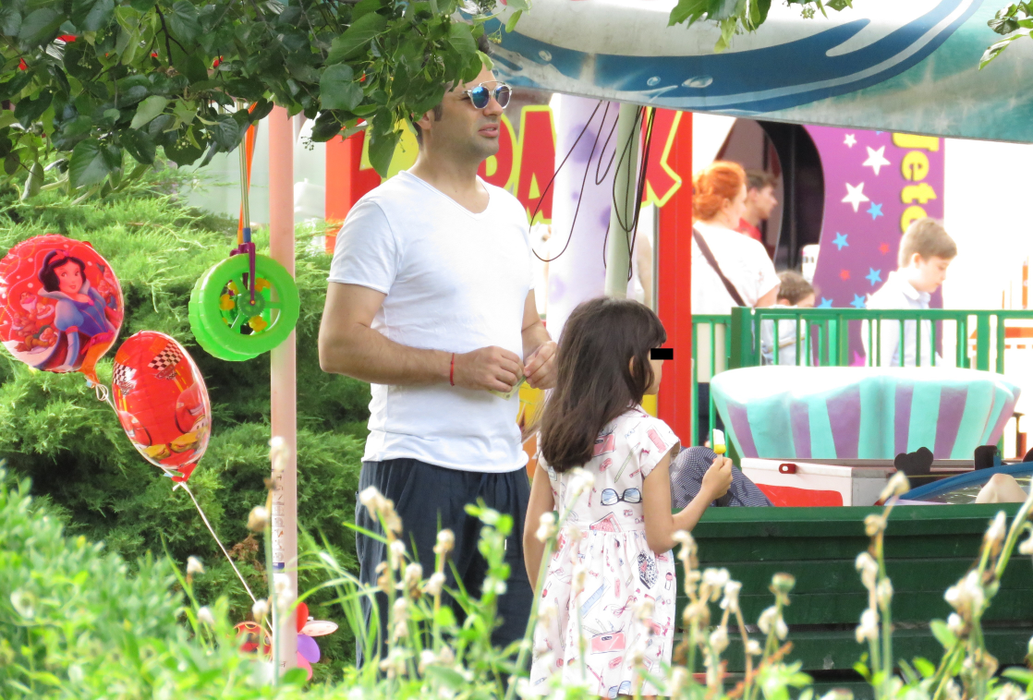 Andrei Badiu şi-a scos fetiţa la o îngheţată în parc