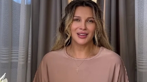 Lora, la un pas de leșin în avion. Artista a trecut prin momente de groază: ”M-au lăsat pe pistă”