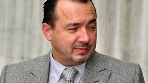 Maşina deputatului Cătălin Rădulescu, ciuruită de gloante