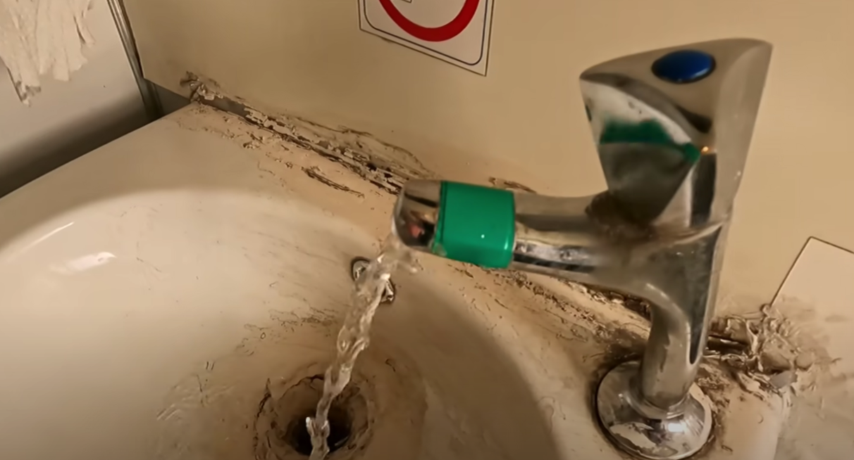 Un englez a călătorit prin România cu un tren vechi de 60 de ani/ Sursa foto: Captură Youtube
