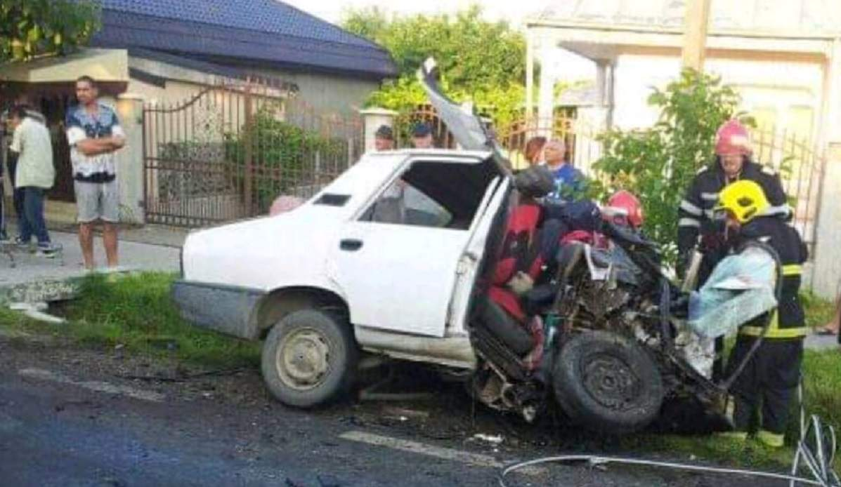 Un polițist din Galați a provocat un accident mortal, iar Dacia în care erau victimele s-a rupt în două. Gestul emoționant făcut de agent înainte de impactul devastator