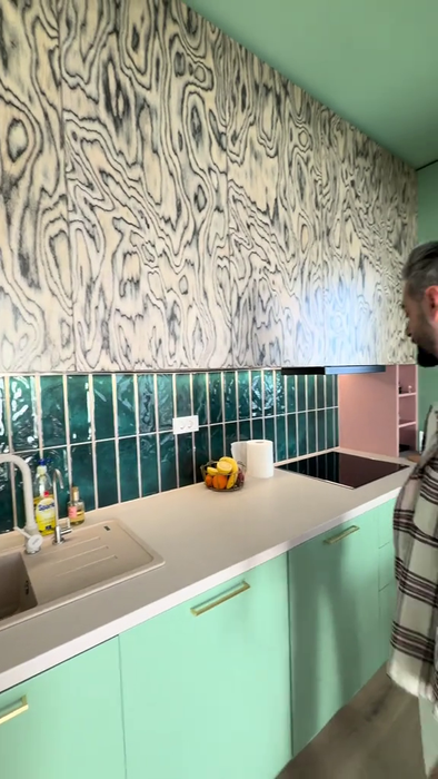 Cum arată apartamentul Alexandrei și al lui Radu Bucălae. Ce aparat au ales să ‘ascundă’ în mobila din bucătărie, deși îl folosesc zilnic