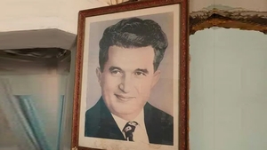 Ai așa ceva pe acasă?! Cu câți lei se vinde acum un tablou cu Nicolae Ceaușescu