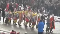 ANUL NOU 2018 pe rit vechi: Cum este sărbătorit în Bucovina! Urătorii cântă şi dansează pentru a întâmpina noul an cu voie bună | VIDEO