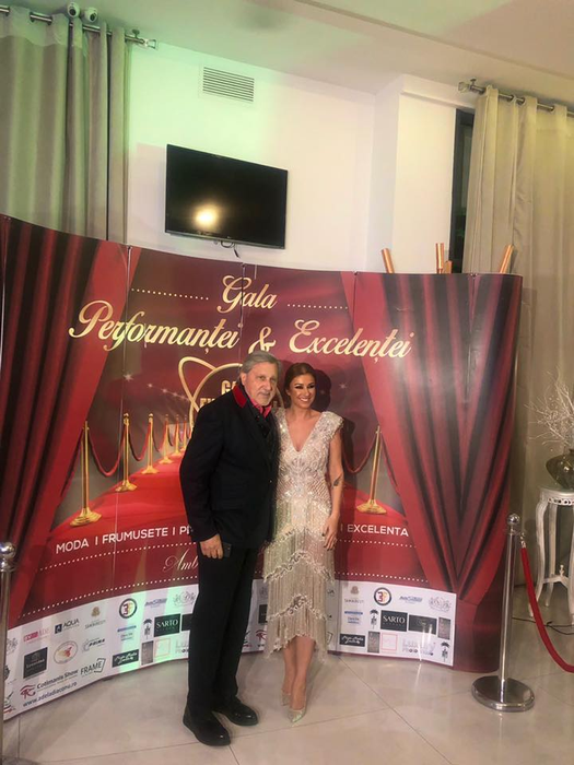Anamaria Prodan a purtat o rochie extrem de elegantă, dar transparentă! Gafa făcută de soția lui Reghe când a primit un premiu important în cariera ei