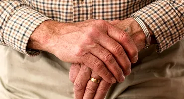 O nouă lovitură pentru pensionari! Ce se întâmplă cu majorările promise: rămân în aer