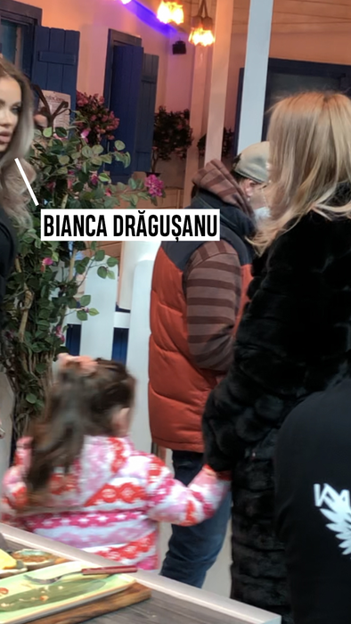Bianca a mers la un restaurant din mall împreună cu prietena ei și fiul acesteia