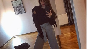 Ce a postat BETTY SALAM în această dimineaţă pe Instagram, după ce tatăl său a fost reţinut în SUA