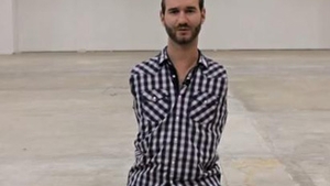 VIDEO Nick Vujicic, barbatul fara mani si fara picioare, s-a insurat si a plecat in luna de miere!
