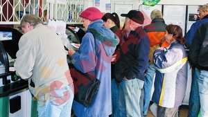 Pensionara-milionara la Loto, paravan pentru nepot?