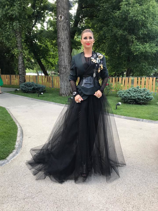 ANAMARIA PRODAN nu se mai opreşte din slăbit! Şi-a făcut apariţia într-o rochie mulată şi e de nerecunoscut