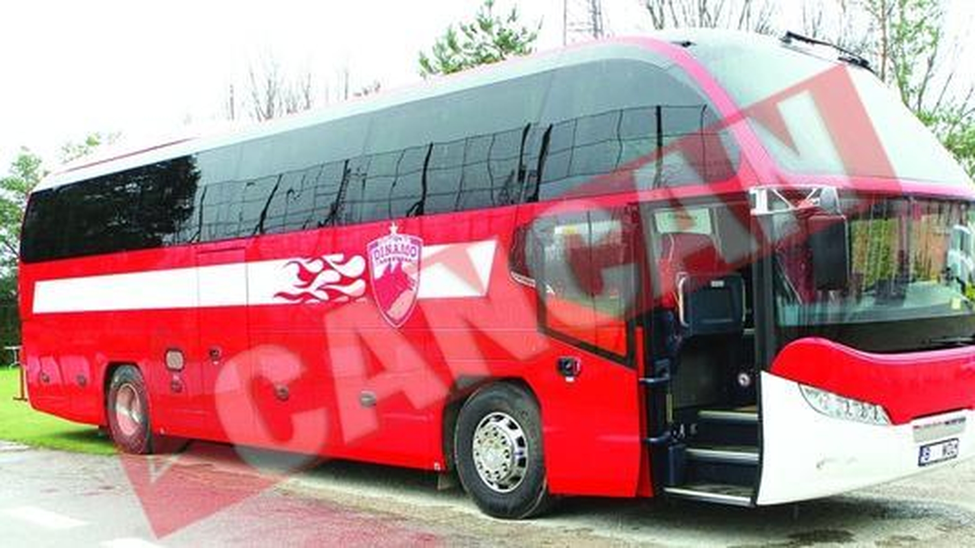 "Cainii" au voie sa urce in autocar doar cu papuci de casa
