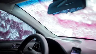 Cât consumă, de fapt, o mașină care stă pornită, pe loc. Cât combustibil se duce degeaba