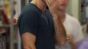 Jude Law este modest! Se plimba cu autobuzul si trenul!